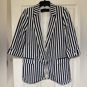 Zara Blue & White Striped Blazer • 3/4 Sleeve • Pearl Detail • Size  Extra Small